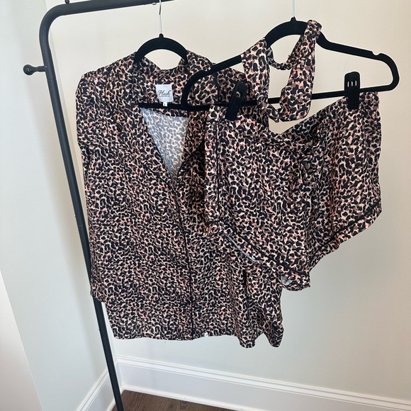 Elegant Leopard Print Pajama Set - Picture 1 of 4